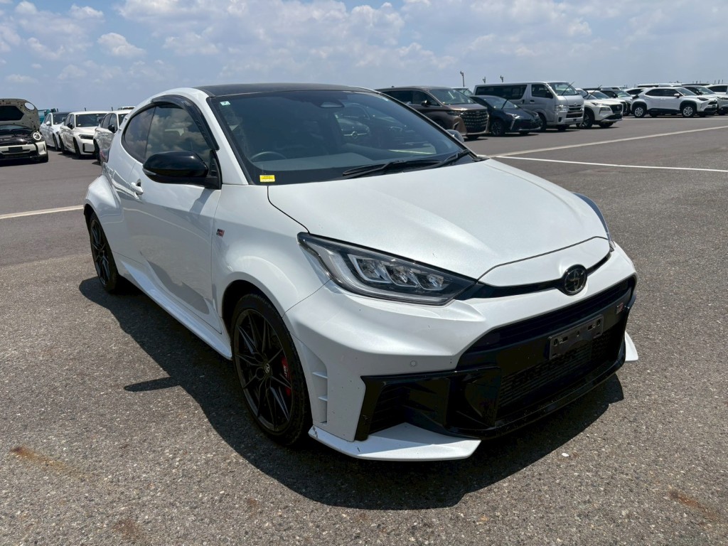 Toyota GR Yaris RZ High Performance AT 2024 White — DC 643
