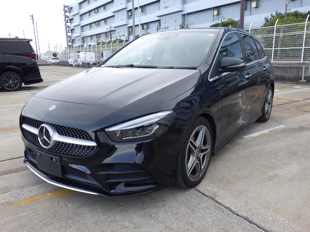 Mercedes Benz B180 AMG Line 2021 Black — DD 254