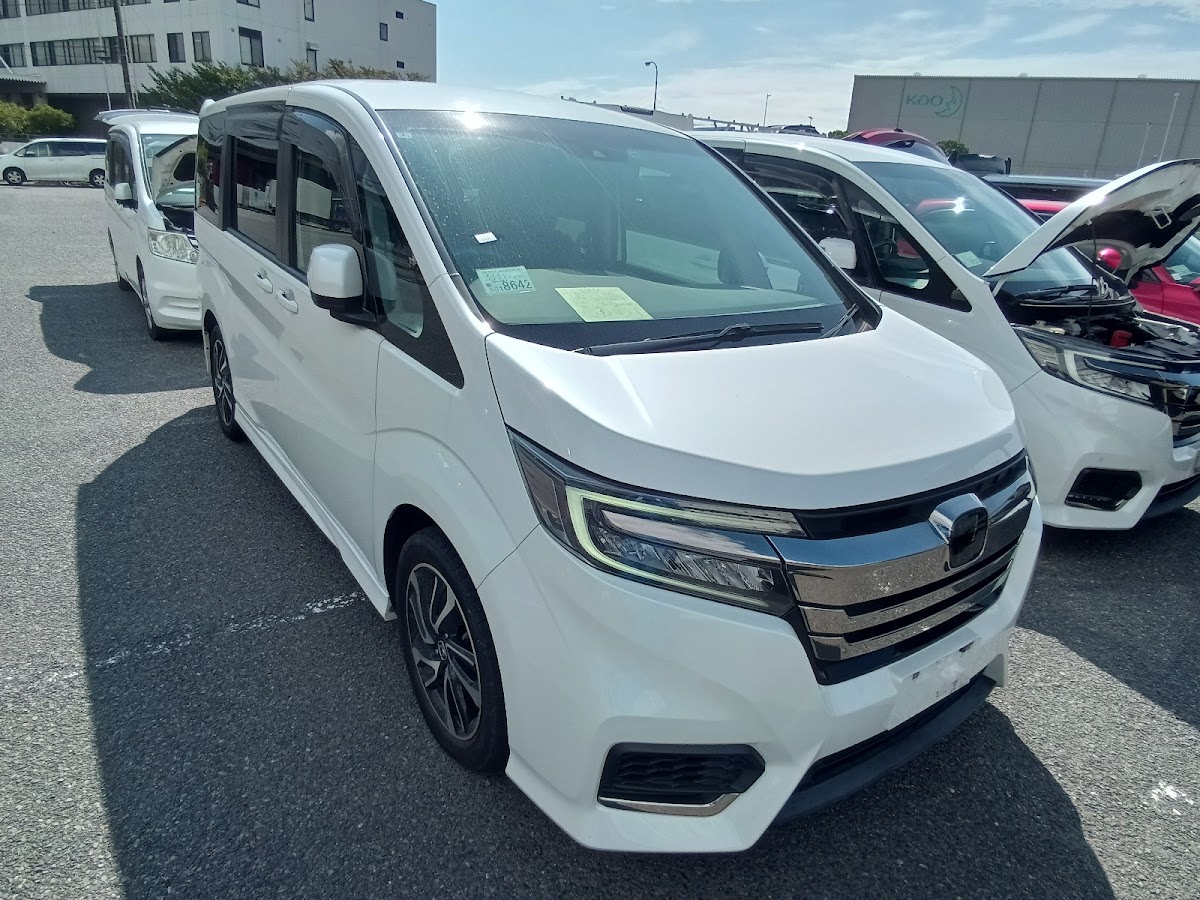 Honda Stepwagon 1.5 Spada Cool Spirit Honda Sensing 2022 White — SA 2287