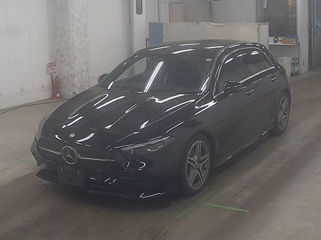 Mercedes Benz A180 Style AMG Line 2023 Black — EW 467