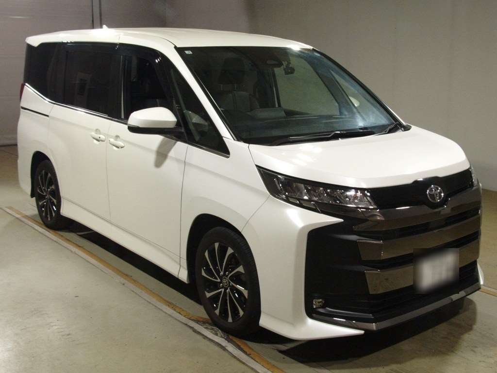 Toyota Noah 2.0 S-Z 2023 White — SA 2380