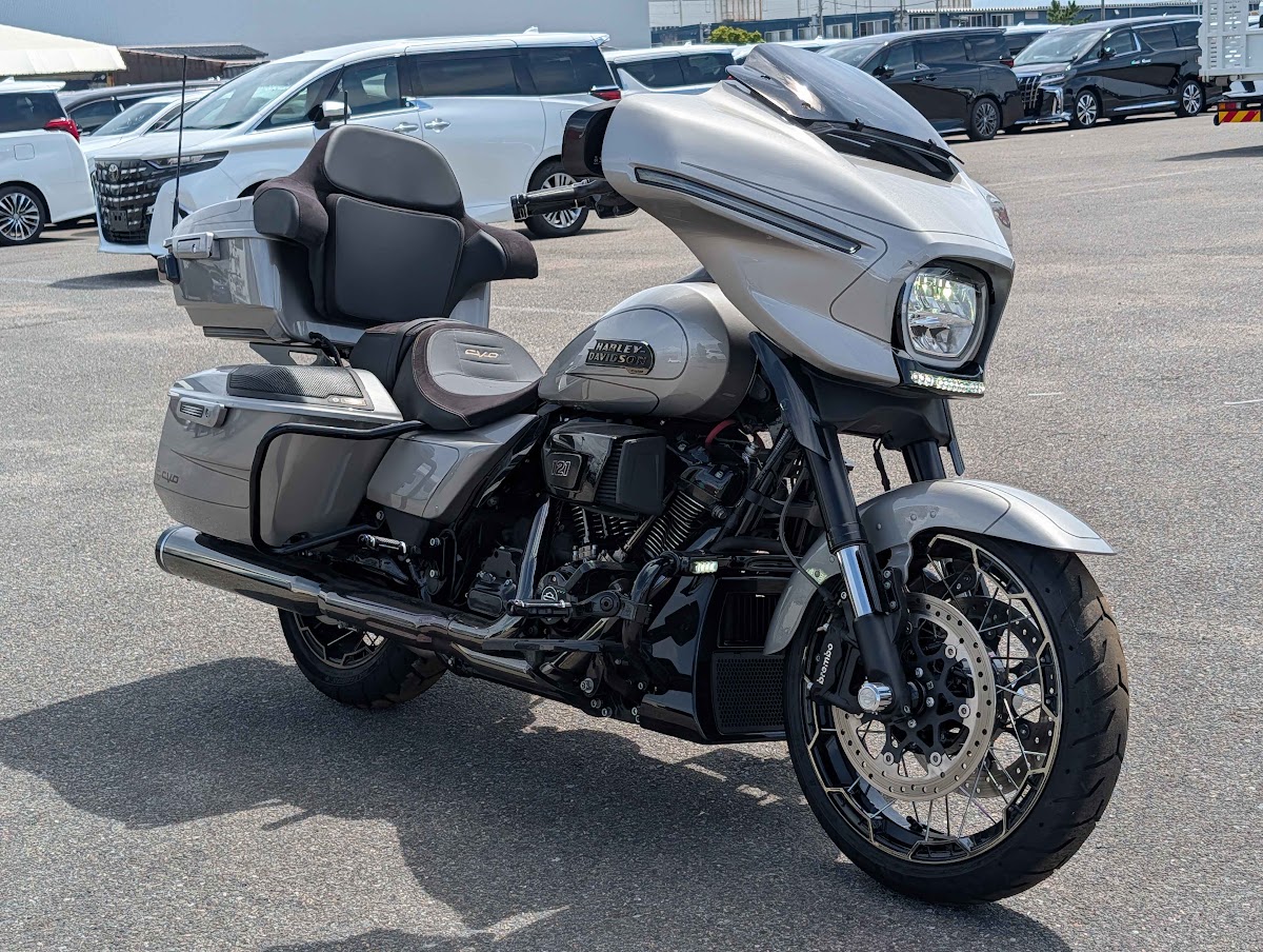 HARLEY DAVIDSON CVO STREET GLIDE 121 — WM 71