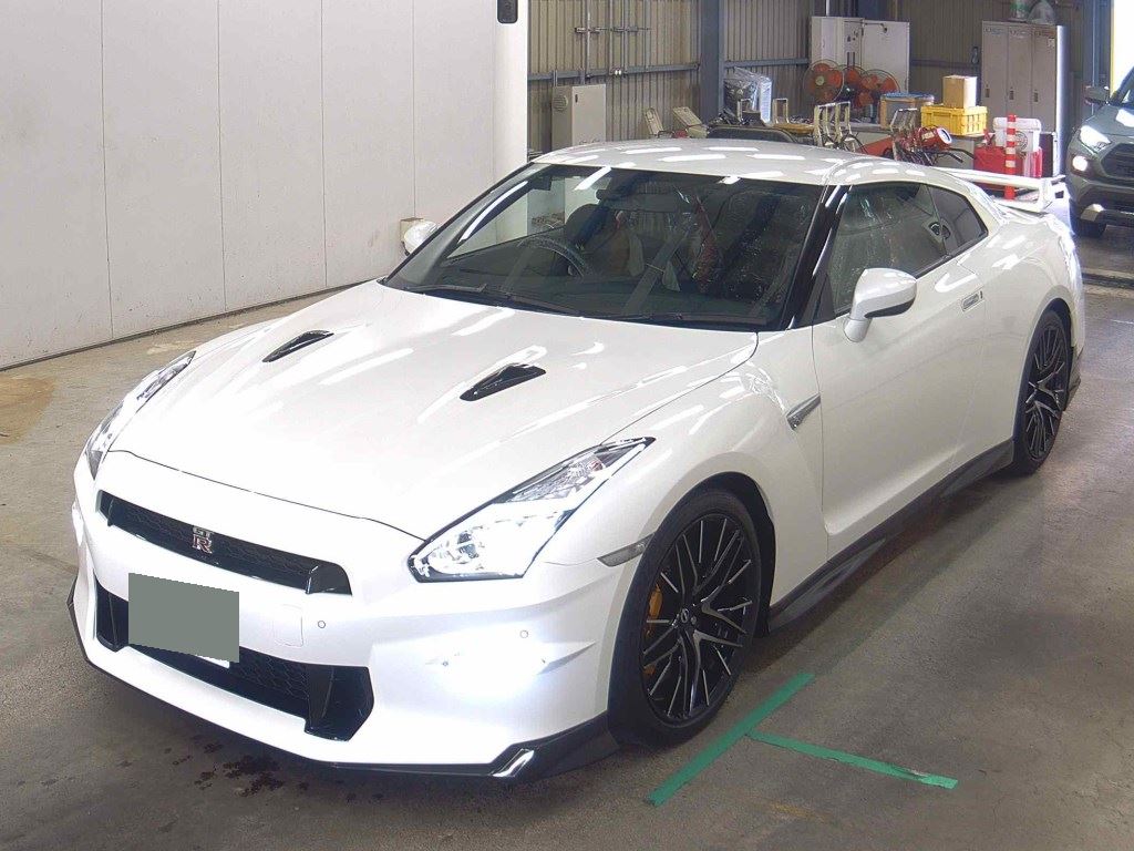 Nissan GTR Black Edition 2023 White — EW 527