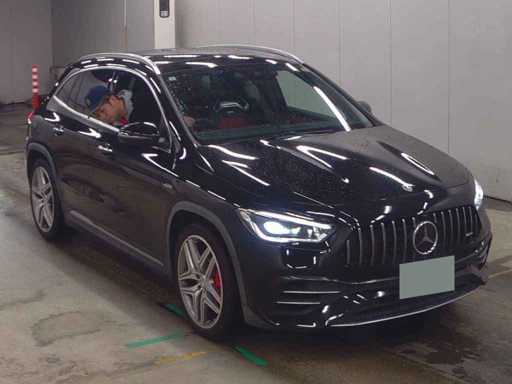 MERCEDES BENZ AMG GLA45 S 4MATIC PLUS — WN 262