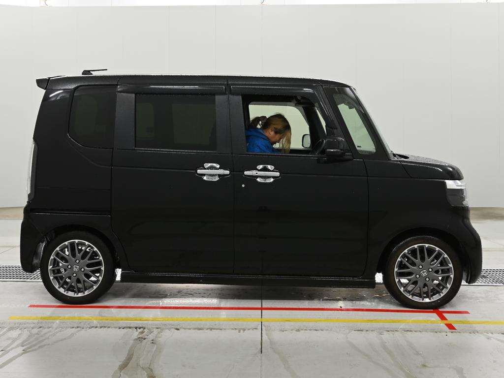 Honda Nbox Custom Turbo 2024 Black — EW 455