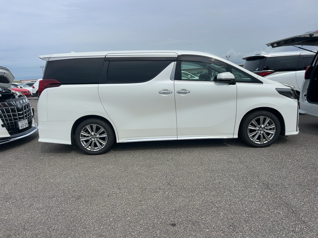 Toyota Alphard 2.5 S Type Gold II Sunroof 2021 White — BMD363