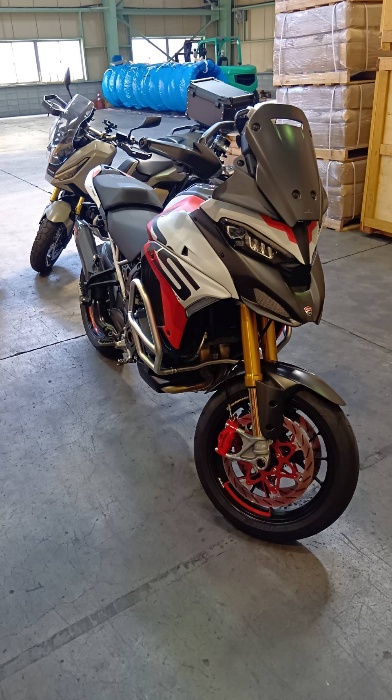 DUCATI MULTISTRADA V4RS RED/WHITE — WM 68