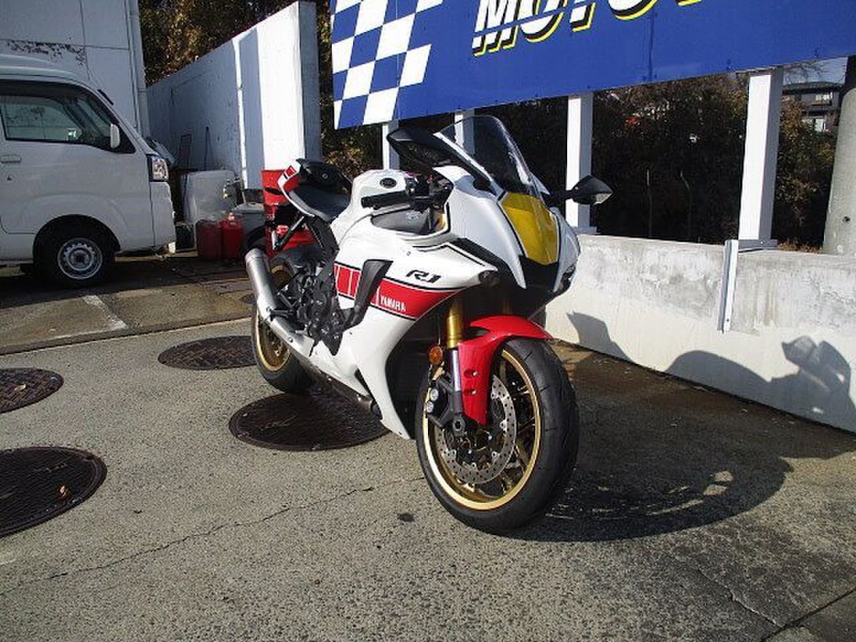 YAMAHA YZF-R1 60TH ANNIVERSARY — DM 09