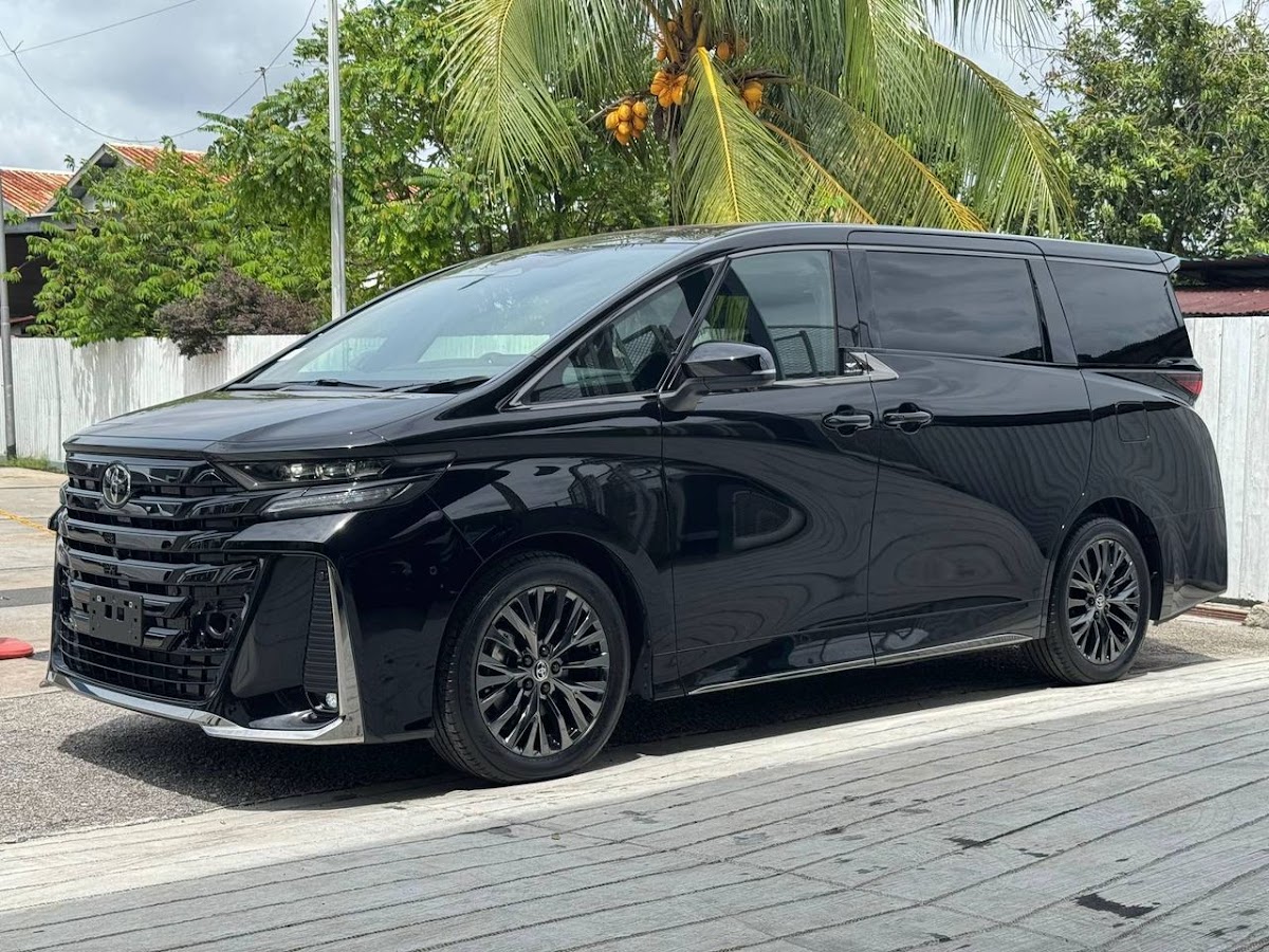 Toyota Vellfire 2.4 Z Premier 2024 Black — EK 002