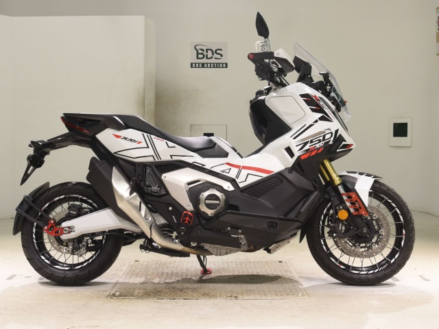 Honda X-ADV V3 2025 White — WM 152