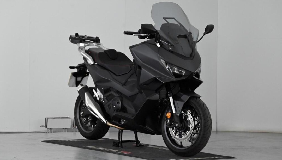 HONDA FORZA 750 V2 — WM 158