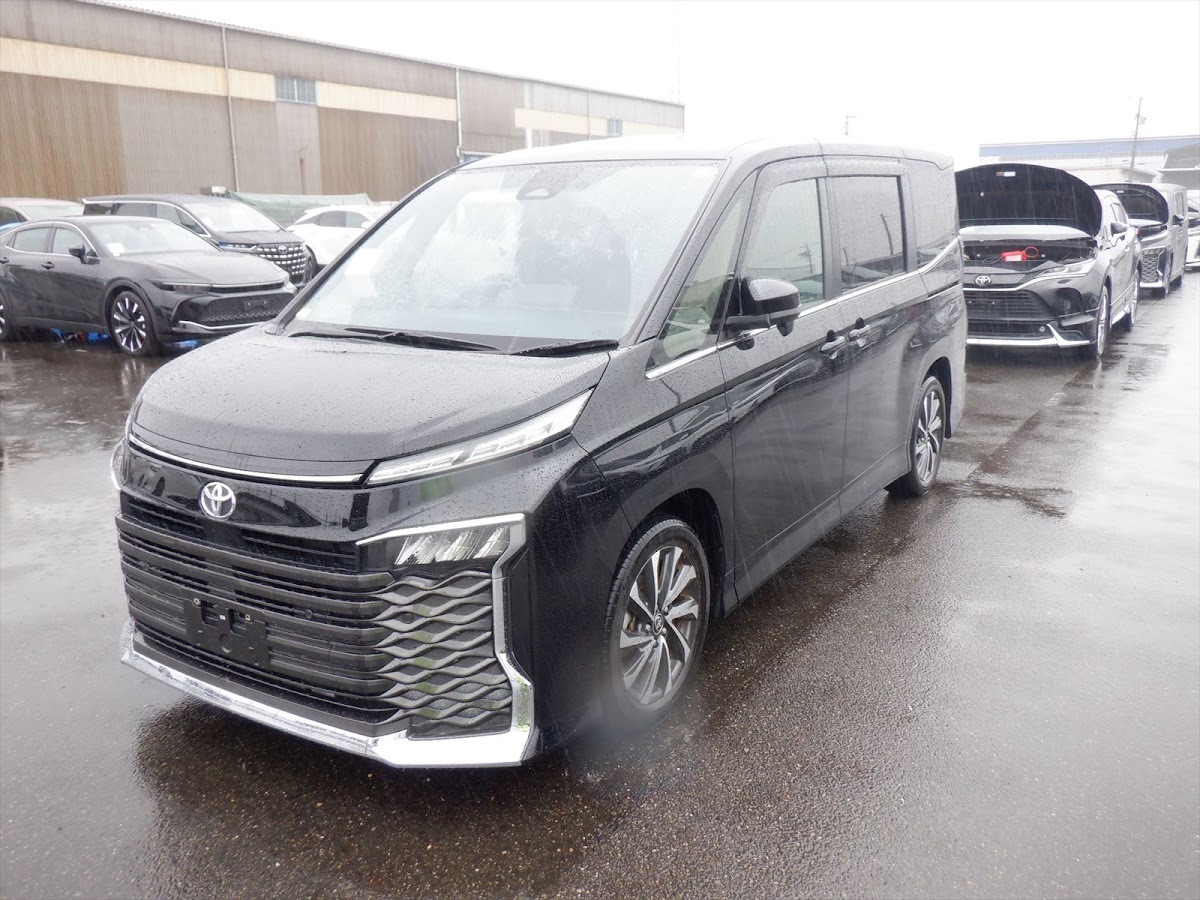 Toyota Voxy 2.0 S-Z 2023 Black — DD 318