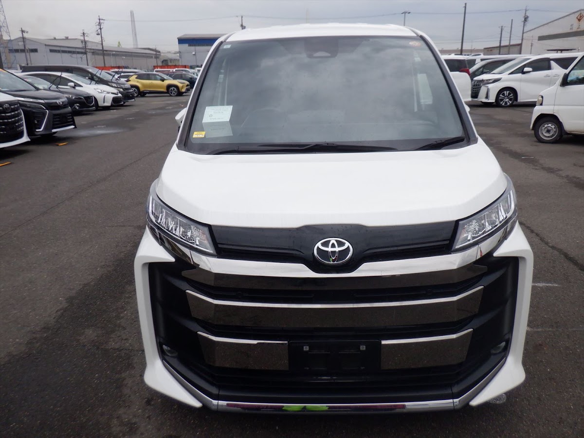 Toyota Noah 2.0 S-Z 2023 White — BM 2473