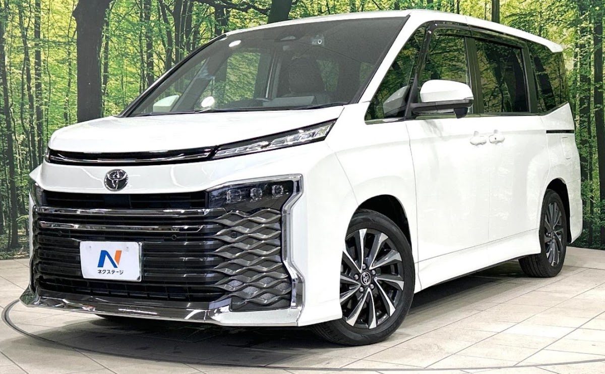 Toyota Voxy 2.0 S-Z 2022 White — WN 271