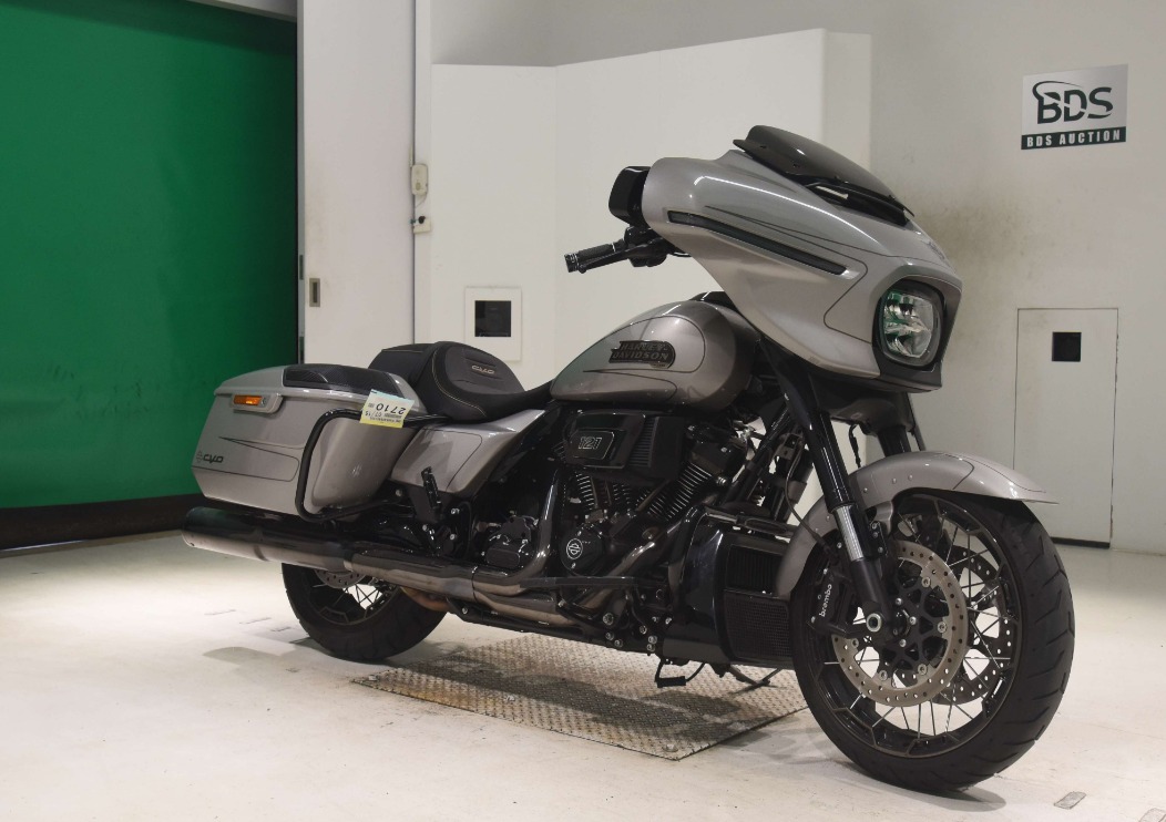 Harley Davidson Street Glide CVO 2023 Grey — SM 105