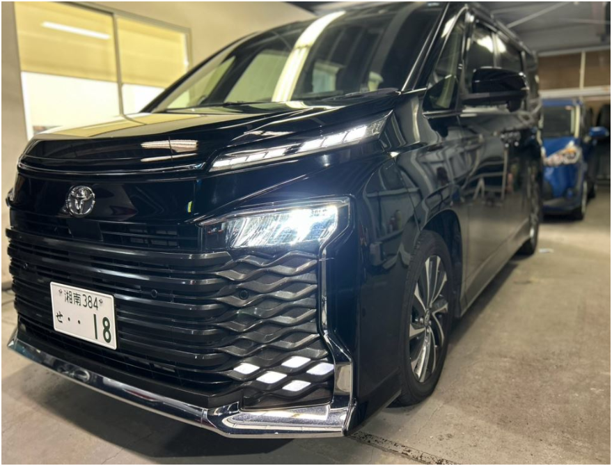 Toyota Voxy 2.0 S-Z 2023 Black — SA 2460