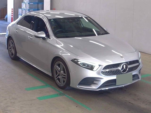Mercedes Benz A180 Style Sedan AMG Line 2021 Silver — DC 658