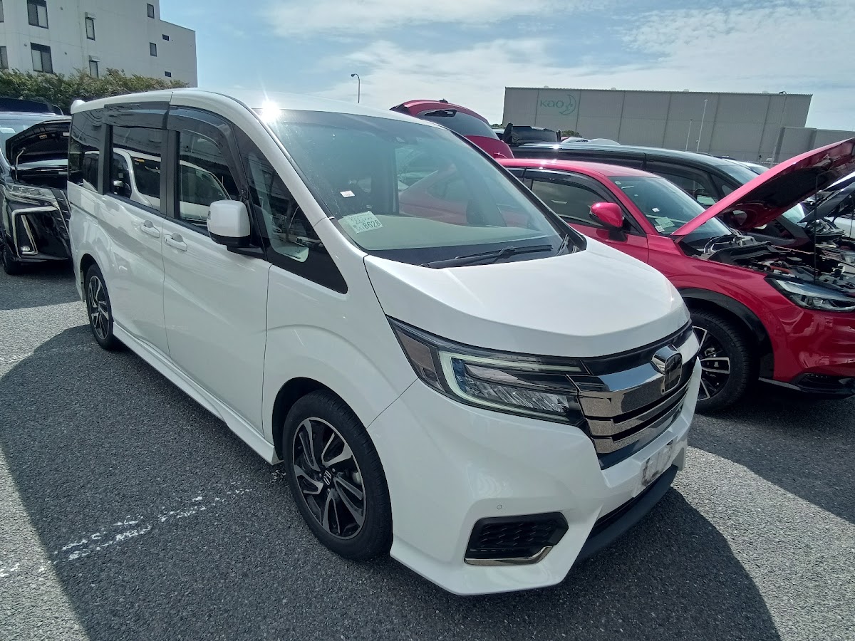 Honda Stepwagon 1.5 Spada Cool Spirit Honda Sensing 2022 White — SA 2286