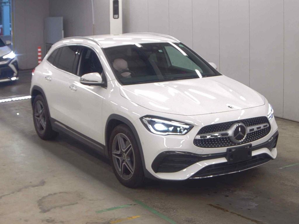 MERCEDES BENZ GLA180 AMG LINE — DC 459