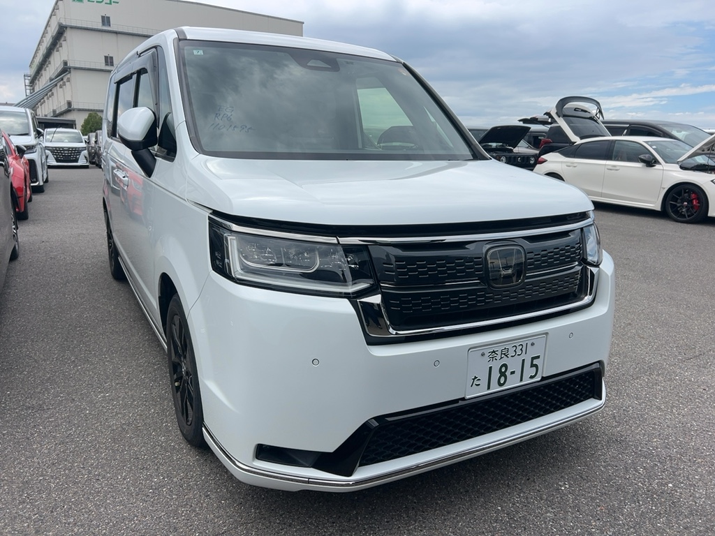 Honda Stepwagon 1.5 Spada 2022 White — SA 2360