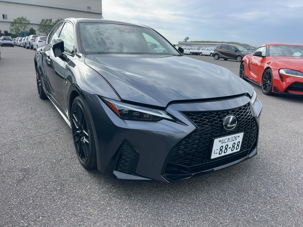 LEXUS IS300 F SPORT MODE BLACK S GREY — BM 2535