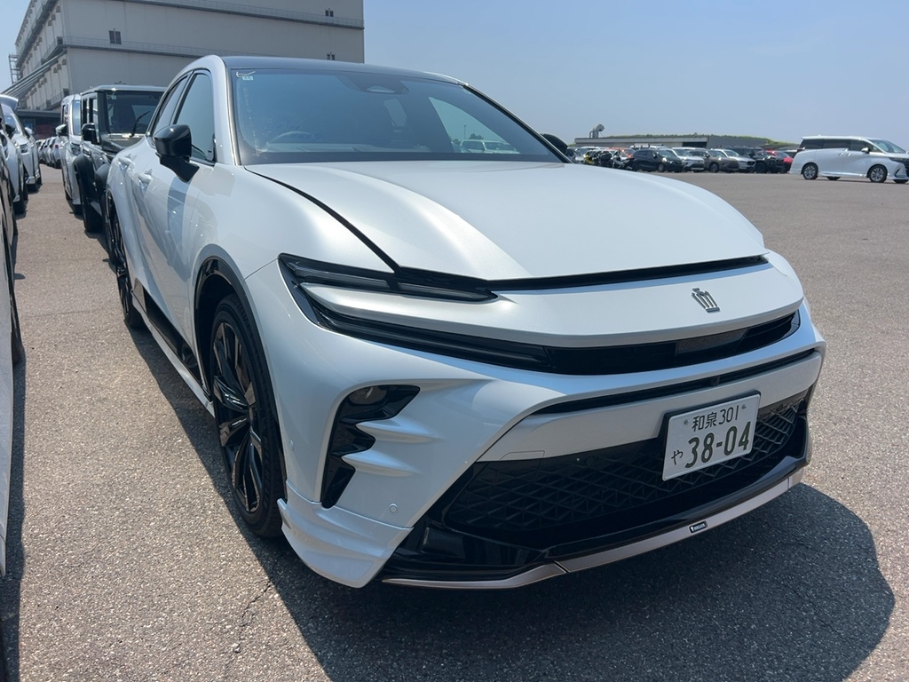 Toyota Crown Sport Z AT 2024 White — DC 713