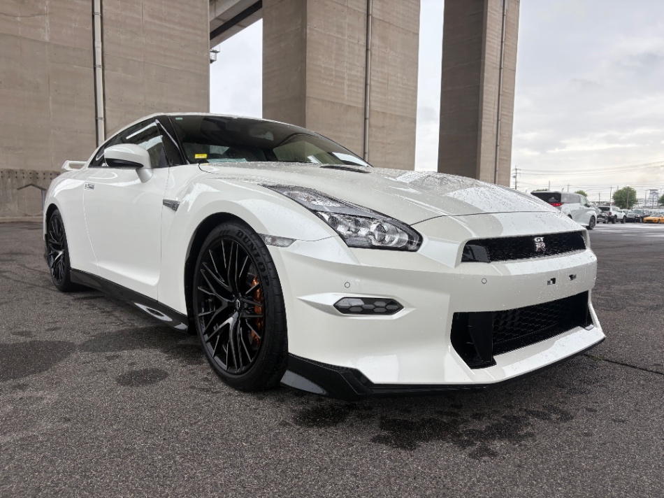Nissan GTR Black Edition 2023 White — EW 551