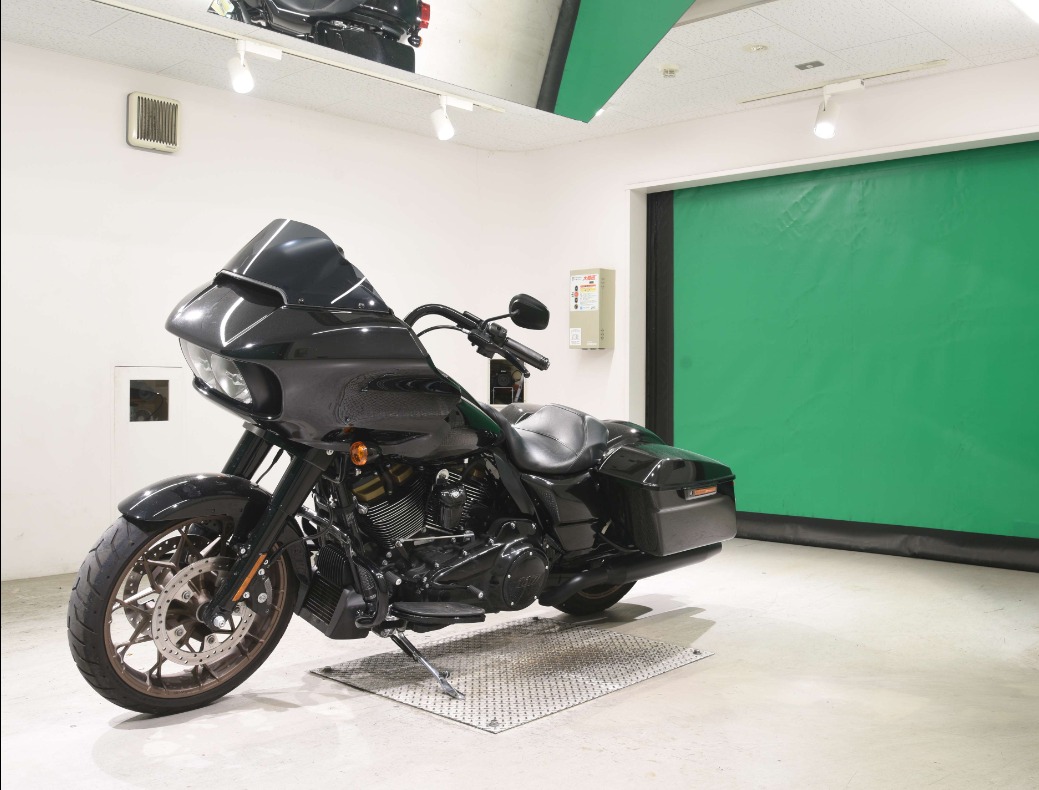 HARLEY DAVIDSON ROAD GLIDE ST 117 — DM 03