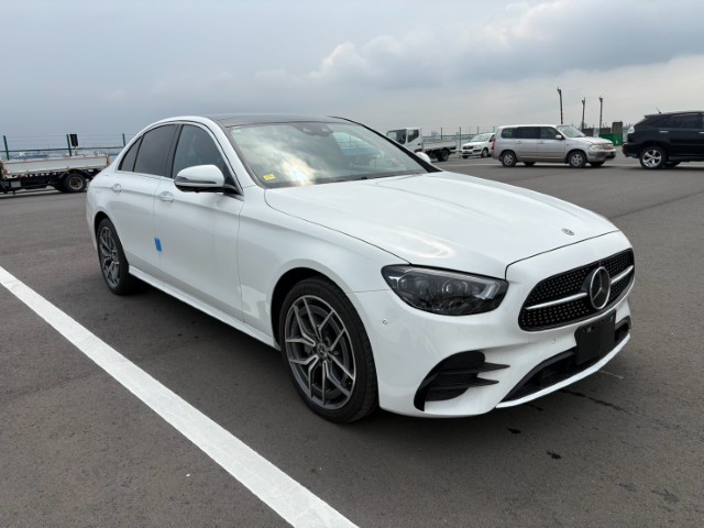 Mercedes Benz E200 4MATIC Sport BSG 2022 White — DC 666