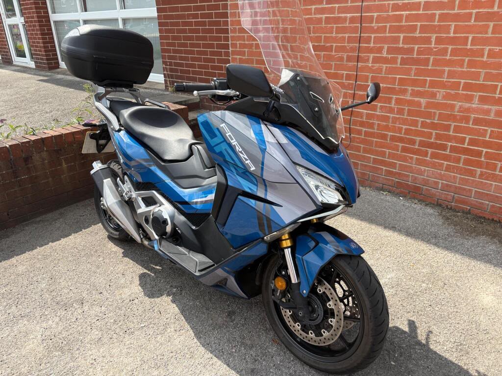 HONDA FORZA 750 — WM 63