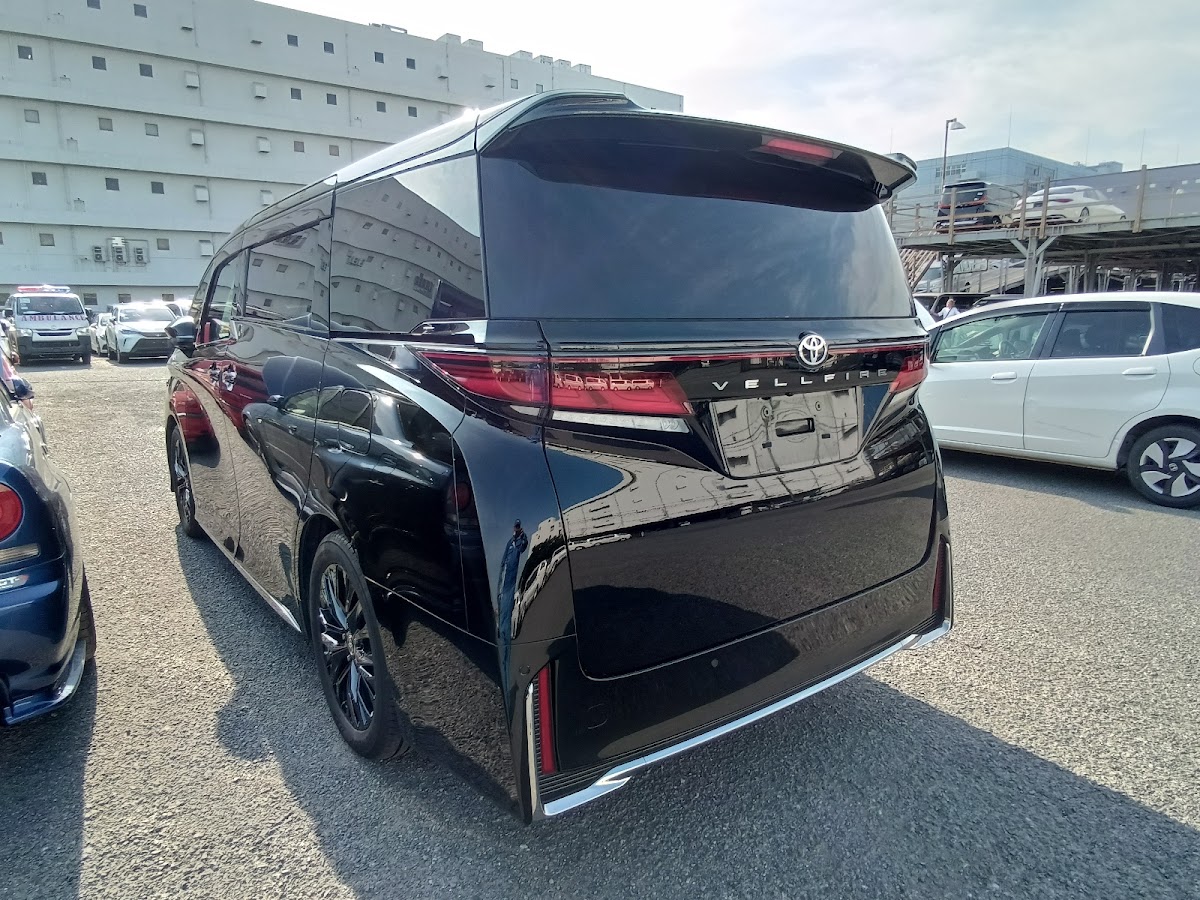 Toyota Vellfire 2.4 Z Premier 2023 Black — WN 228