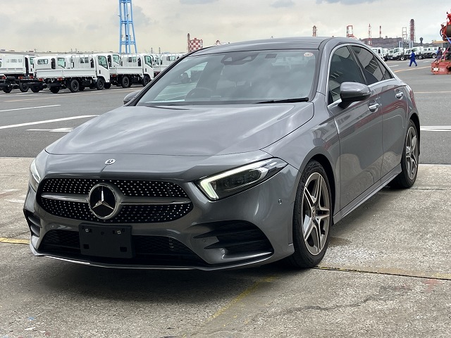 MERCEDES BENZ A180 SEDAN AMG LINE PACKAGE — SA 2397