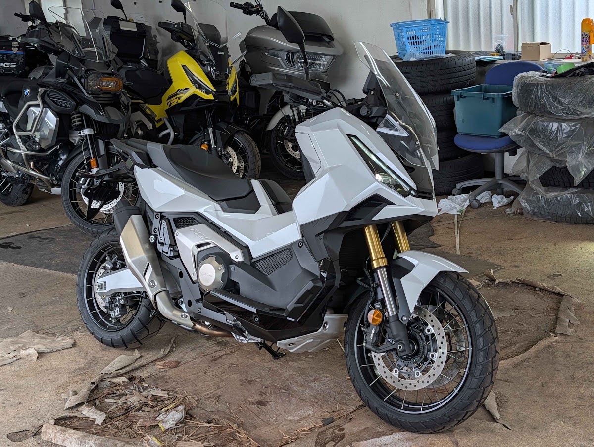 Honda X-ADV V3 2025 White — WM 52