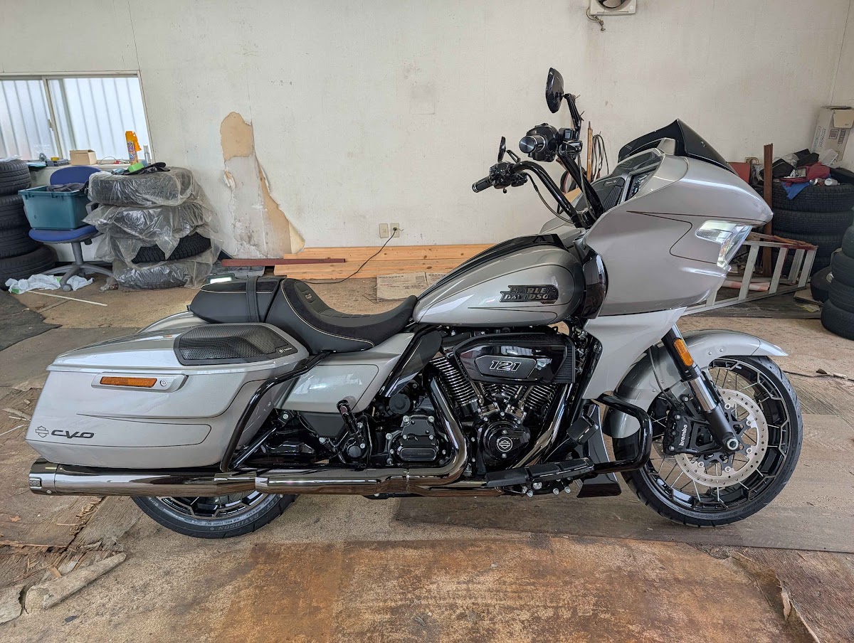 Harley Davidson Road Glide CVO 2023 Grey — SM 66