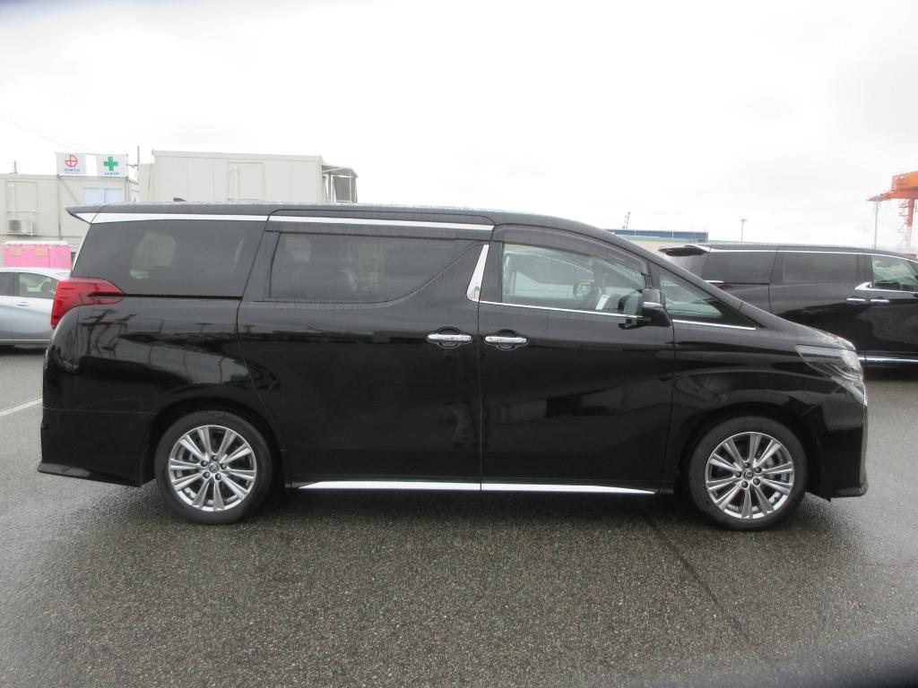 Toyota Alphard 2.5 S Type Gold III Sunroof 2022 Black — AFC21