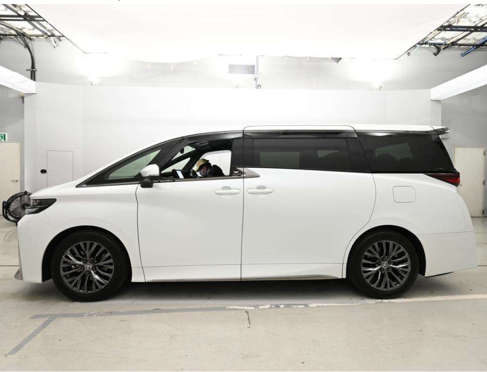 Toyota Vellfire 2.4 Z Premier 2024 White — EW 582