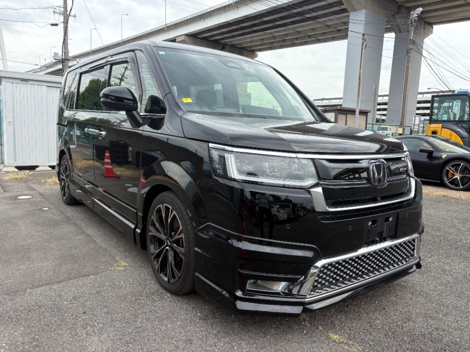 Honda Stepwagon E:HEV Spada Premium Line 2023 Black — EW 568