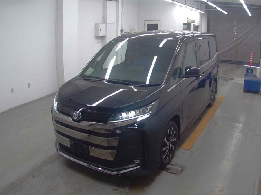 Toyota Noah 2.0 S-Z 2023 Black — BM 2447