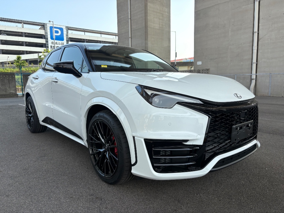 Lexus LBX Morizo RR AT 2025 White — DC 709