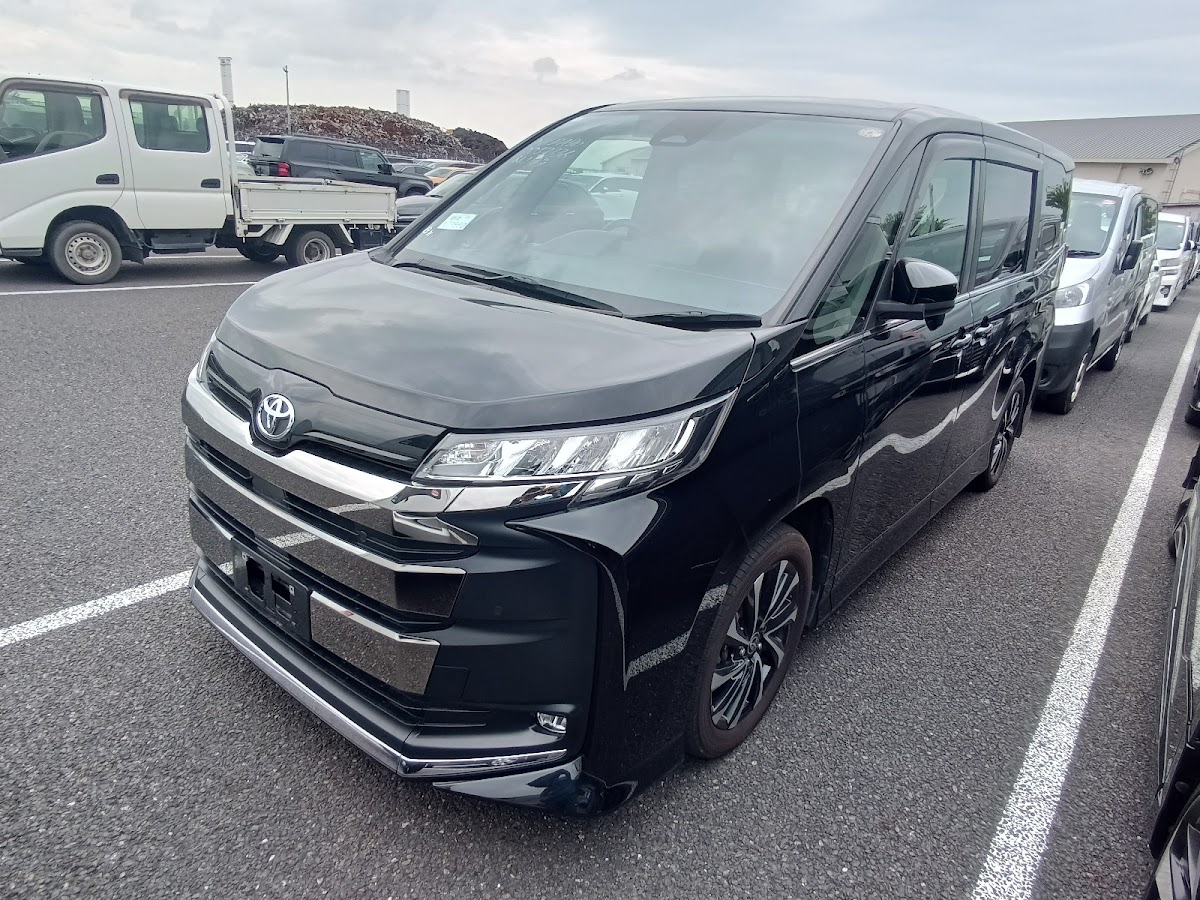 Toyota Noah 2.0 S-Z 2023 Black — SA 2381