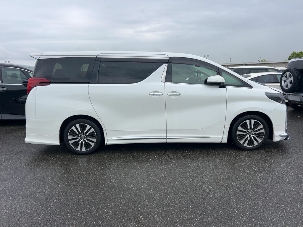 Toyota Alphard 2.5 SC Package Sunroof 2022 White — BMD369