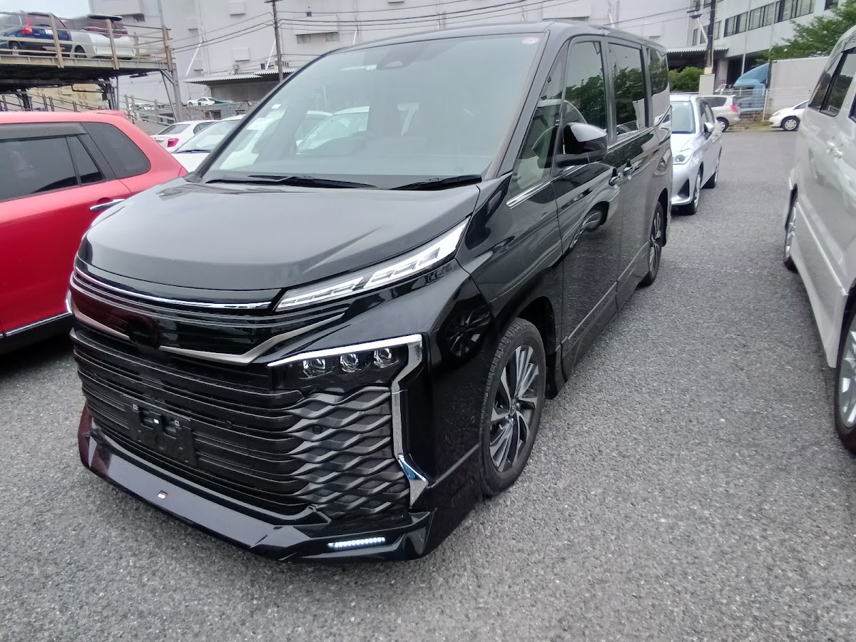 Toyota Voxy 2.0 S-Z 2023 Black — BM 2337