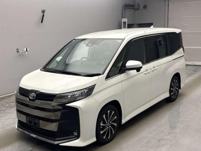 Toyota Noah 2.0 S-Z 2023 White — SA 2383