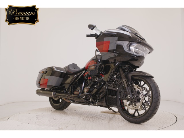 HARLEY DAVIDSON ROAD GLIDE CVO ST — WM 79