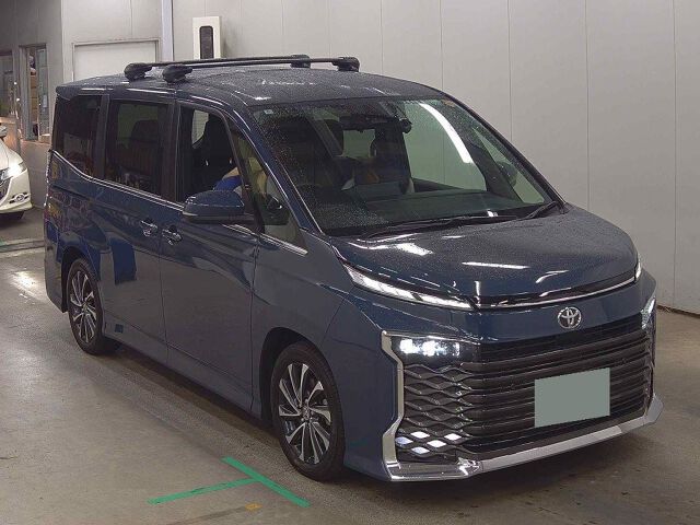 Toyota Voxy 2.0 S-Z 2022 Grey — WN 167