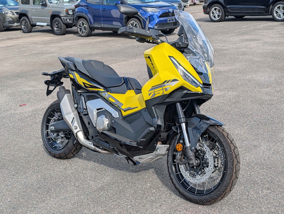 Honda X-ADV V3 2025 Yellow — WM 65