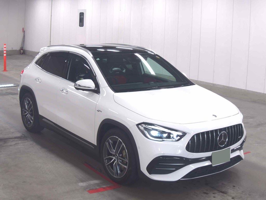 Mercedes Benz AMG GLA35 4MATIC 2022 White — DC 743