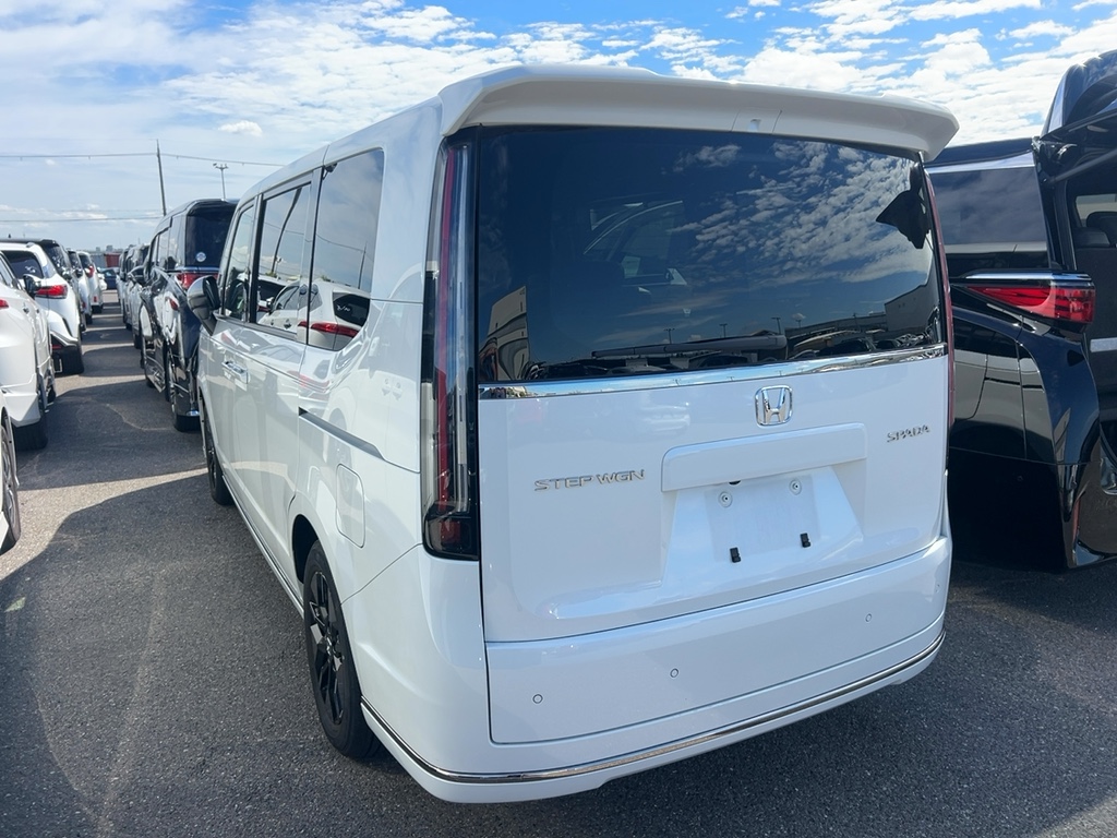 Honda Stepwagon 1.5 Spada 2023 White — SA 2281